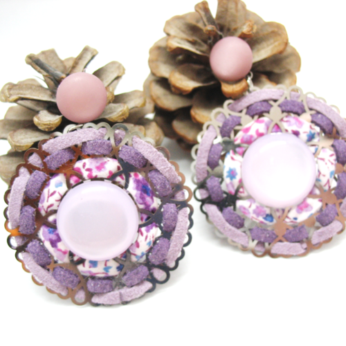 Boucles d'oreilles tissu liberty mauve et violet estampes acier inoxydable suédine, cabochons sur supports en acier inoxydable