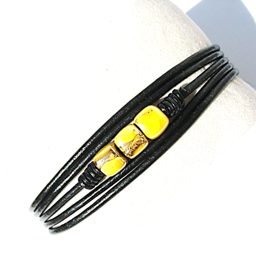 Bracelet cuir noir et jaune moutarde perles en céramiques  sur fermoir magnétique