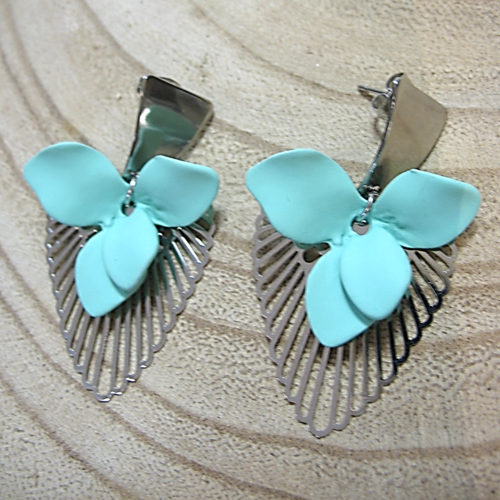 Boucles d'oreilles fleurs vert d'eau