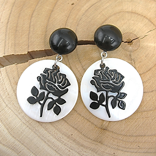 Boucles d'oreilles  nacre et rose noire
