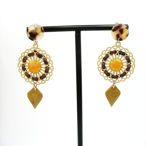 Boucles d'oreilles marron et beige  sur supports en acier inoxydable