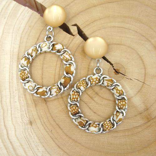Boucles d'oreilles tissu liberty beige  sur supports en acier inoxydable