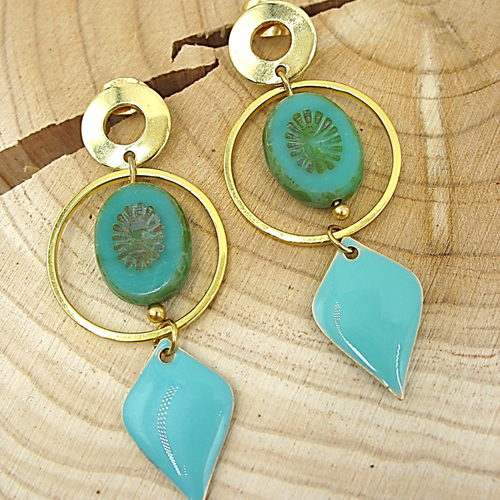 Boucles d'oreilles vintage bleues sur supports en acier inoxydable