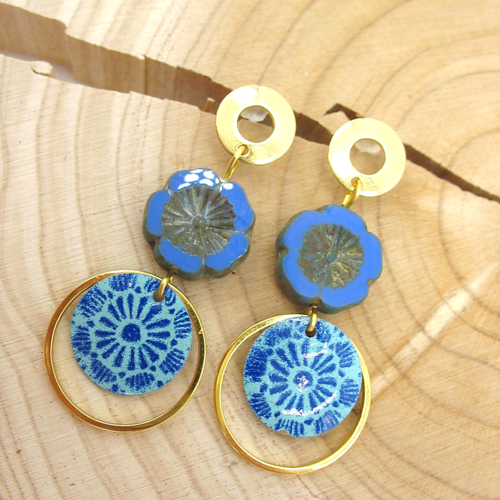 Boucles d'oreilles fleurs hawaïennes bleues sur supports en acier inoxydable