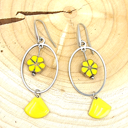 Boucles d'oreilles bohème fleurs jaunes sur supports en acier inoxydableable