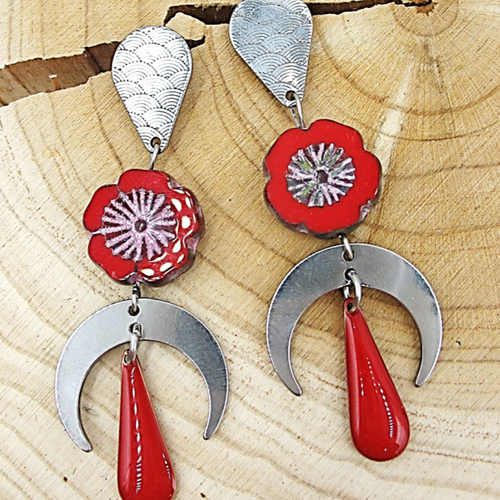 Boucles d'oreilles fleurs hawaïennes rouges sur supports en acier inoxydable