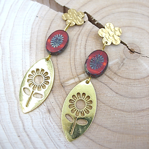 Boucles d'oreilles vintage rouges sur supports en acier inoxydable