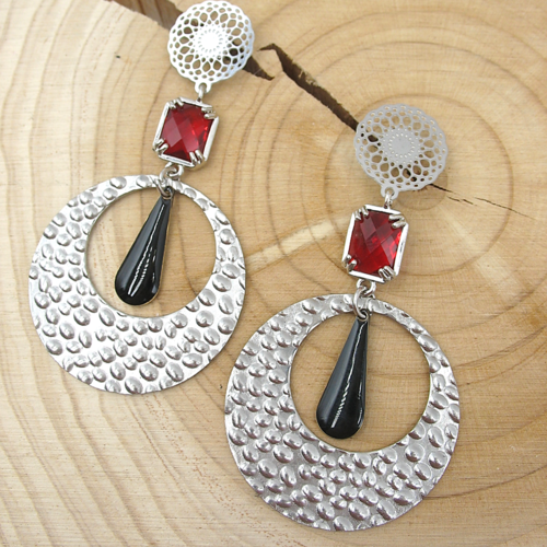 Boucles d'oreilles en verre rouge et noir
