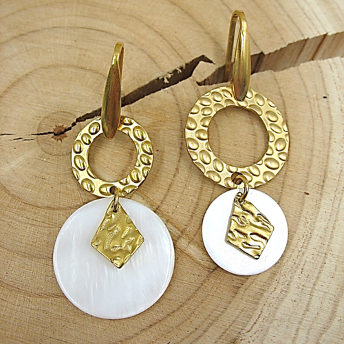 Boucles d'oreilles asymétriques nacre et acier inoxydable
