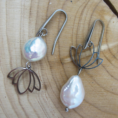 Boucles d'oreilles asymétriques perles d'eau douce baroques