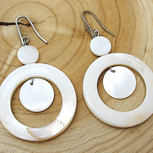 Boucles d'oreilles nacre blanche et acier inoxydable