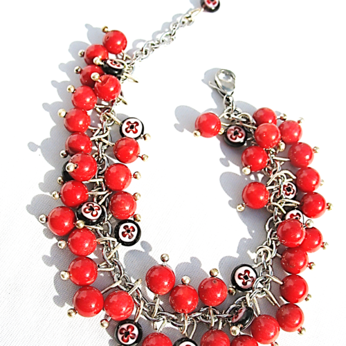 Bracelet multi perles corail rouge et perles en verre rouge et noir chaine en acier inoxydable réglable