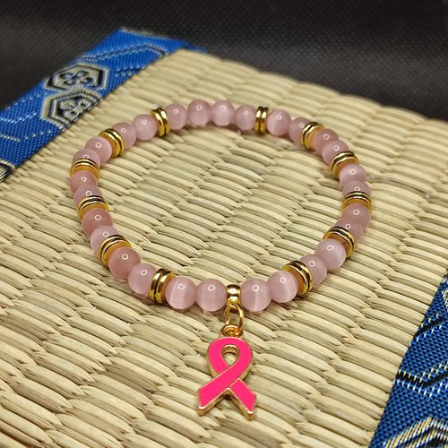 Bracelet octobre rose, bracelet oeil de chat, modèle avec inserts, perles 6 millimètres qualité aaa, logo foncé