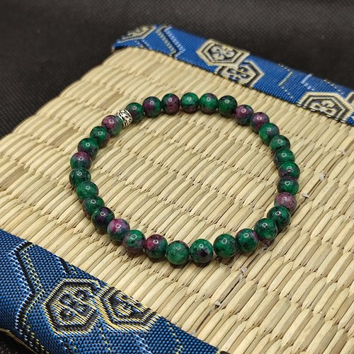Bracelet en perles zoïsite, pierre stimulante, très positive et motivante. perles 6 mm