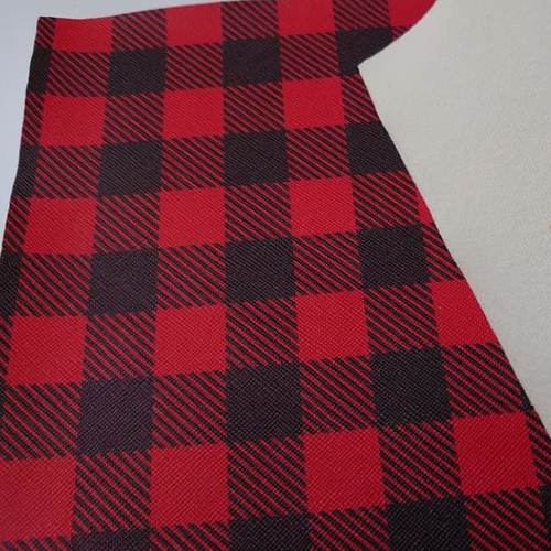 Coupon feuille tartan carré noir et rouge de simili cuir 21x14,5cm passe dans la plupart des machine à coudre