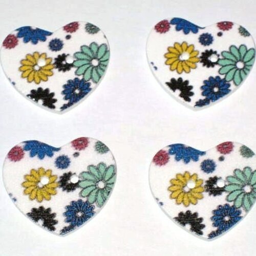 Lot de 4 grands boutons forme coeur de 2cm 