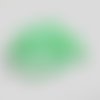 50 perles vert clair craqué en verre 4mm