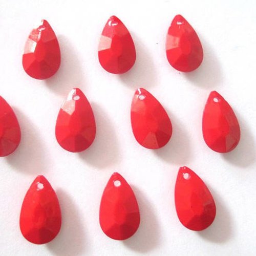 10 pendentifs goutte à facettes opaque acrylique rouge 20x12x5mm