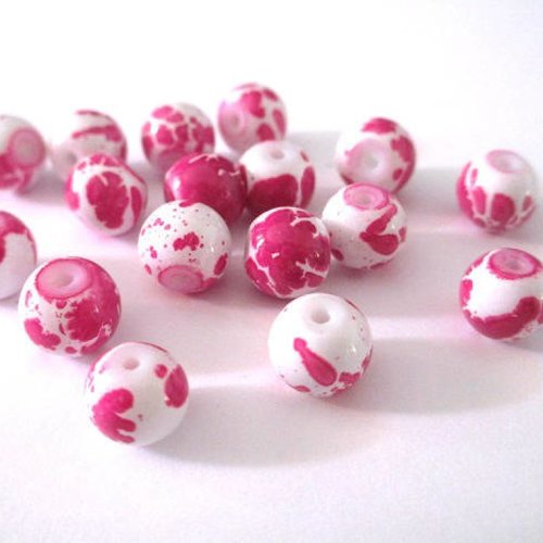 10 perles en verre blanches mouchetées rose 8mm