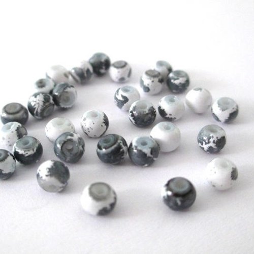 50 perles en verre blanches mouchetées gris 4mm