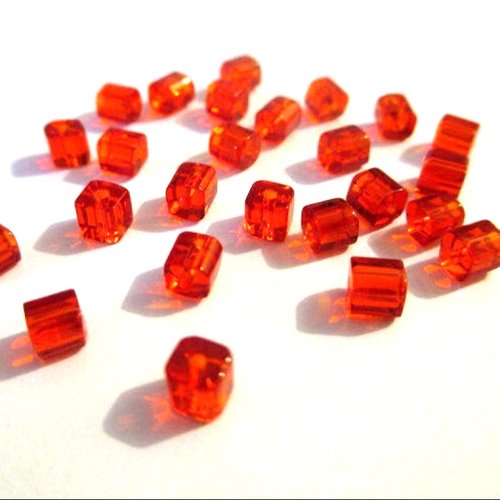 50 perles en verre carré couleur rouge 4mm (4pv47)