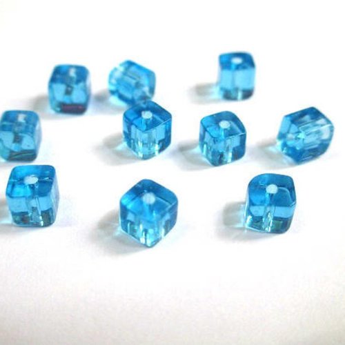 50 perles en verre carré couleur bleue 4mm (4pv48)