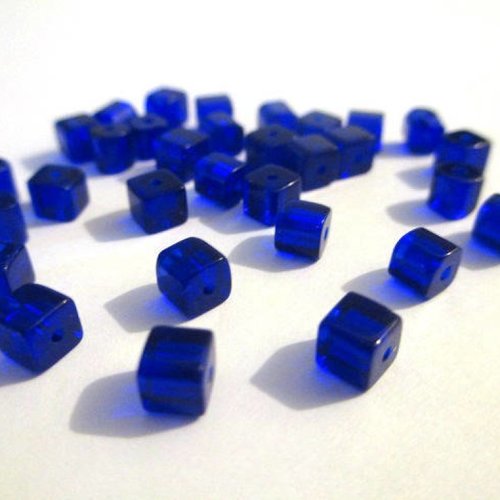50 perles en verre carré de couleur bleu foncé 4mm (4pv49)