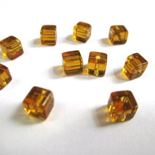 50 perles en verre carré de couleur marron clair 4mm (4pv54)