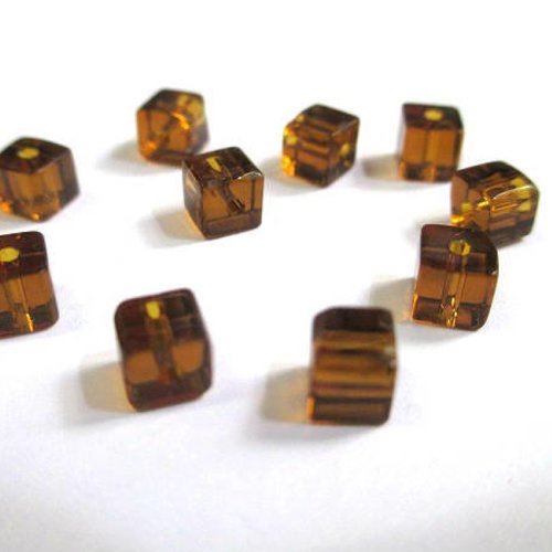 50 perles en verre carré de couleur marron 4mm (4pv55)
