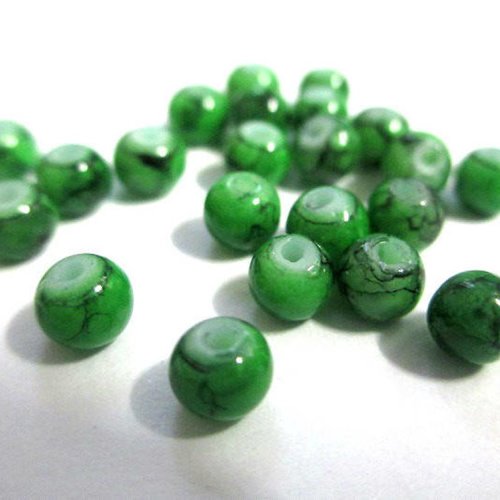 50 perles en verre verte mouchetées noire 4mm (4pv08)