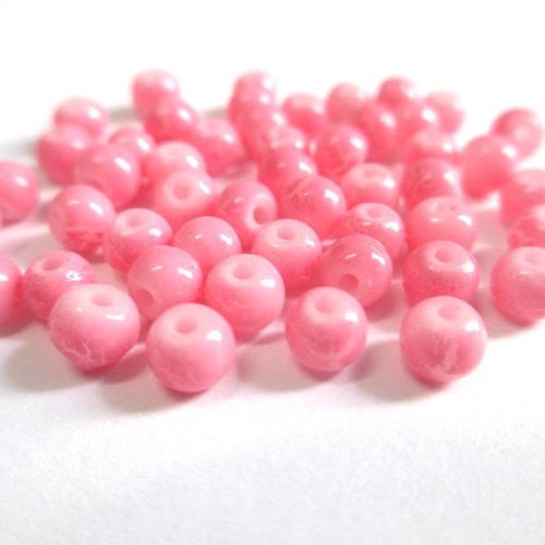 50 perles rose craqué en verre 4mm