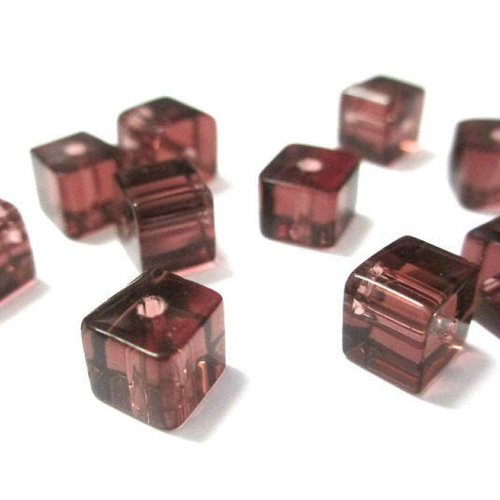 10 perles carré prune en verre  6x6mm