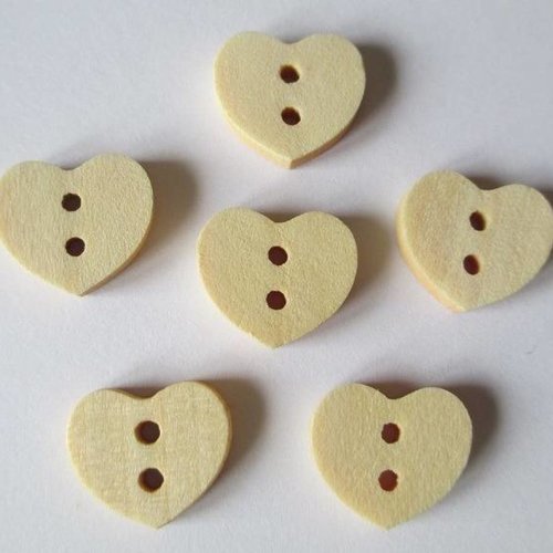 6 boutons en bois 13x15mm à 2 trous motif coeur couleur naturel