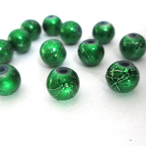 10 perles en verre vert tréfilé argenté 8mm
