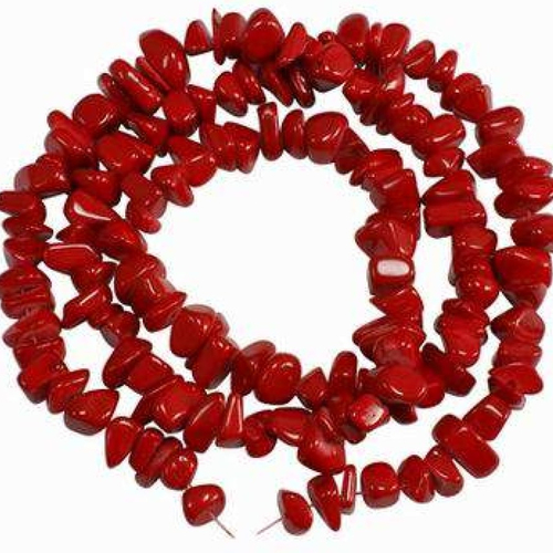 4 perles 10 mm chips  jade naturelle rouge