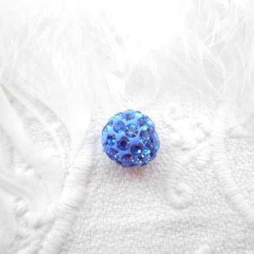 1 perle bleue 10 mm shamballa en pâte polymère avec strass  cristal. 