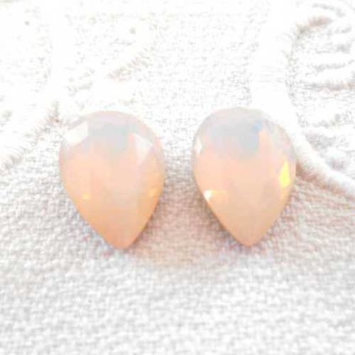 Un lot de 2 cabochons goutte 14 x 10 mm demi perles facetté en cristal rose opale. 