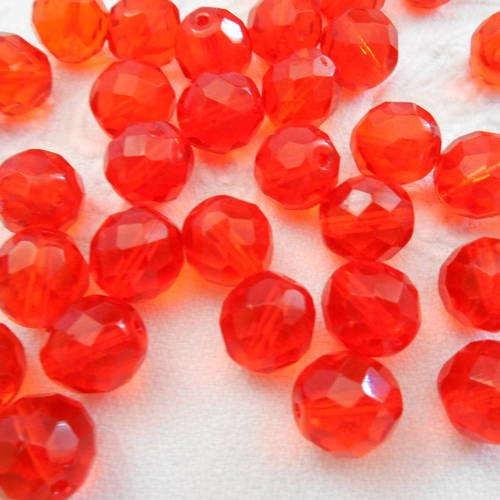 Perles x 4 en verre de bohème tchèque rouge à facettes. 