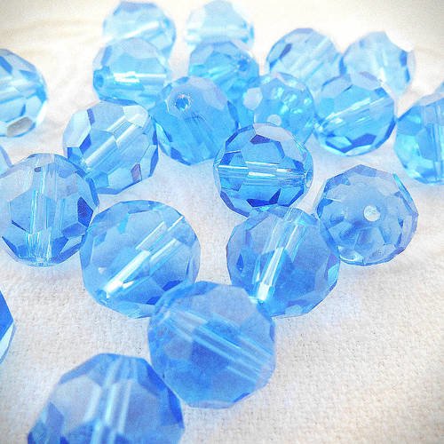 Perles x 4 cristal de bohème facettes bleues 