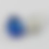 Deux cabochons goutte en cristal facetté couleur bleu saphir de 18 x 13 mm pour support. 