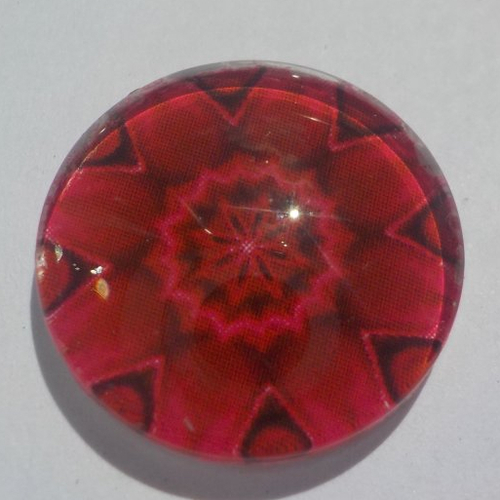Cabochon avec son image de mandala, rouge, en verre, rond, 18 mm