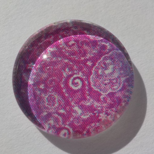 Cabochon de verre, image arabesques roses, blanches,14 mm,