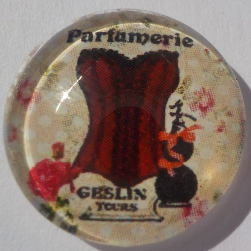 Cabochon buste rouge/beige/18 mm/confection bijoux/verre