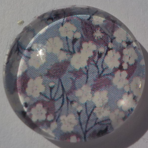 Cabochon de liberty gris et blanc/18 mm/confection bijoux/verre/fleurs/