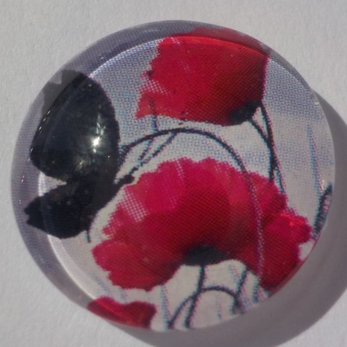 Cabochon coquelicot et papillon/18 mm/confection bijoux/verre/noir/gris/blanc