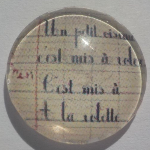 Cabochon d'écriture école/18 mm/confection bijoux/verre/beige/bleu marine
