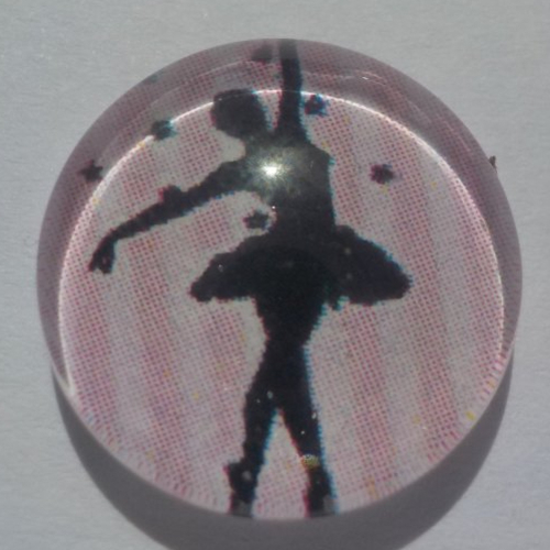 Cabochon danseuse/16 mm/confection bijoux/verre/rose/noir/comme une étoile