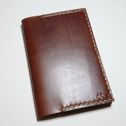 Protège ou porte passeport en cuir véritable artisanal vintage cadeau anniversaire noël plaisir d'offrir