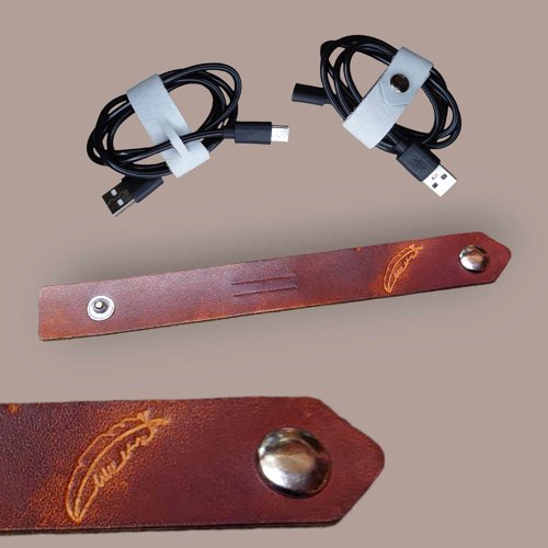Range câble en cuir (personnalisable) pour chargeur câble informatique écouteur ou autre ( plume )