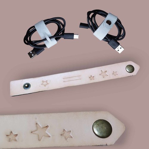 Range câble en cuir (personnalisable) pour chargeur câble informatique écouteur ou autre ( étoiles )